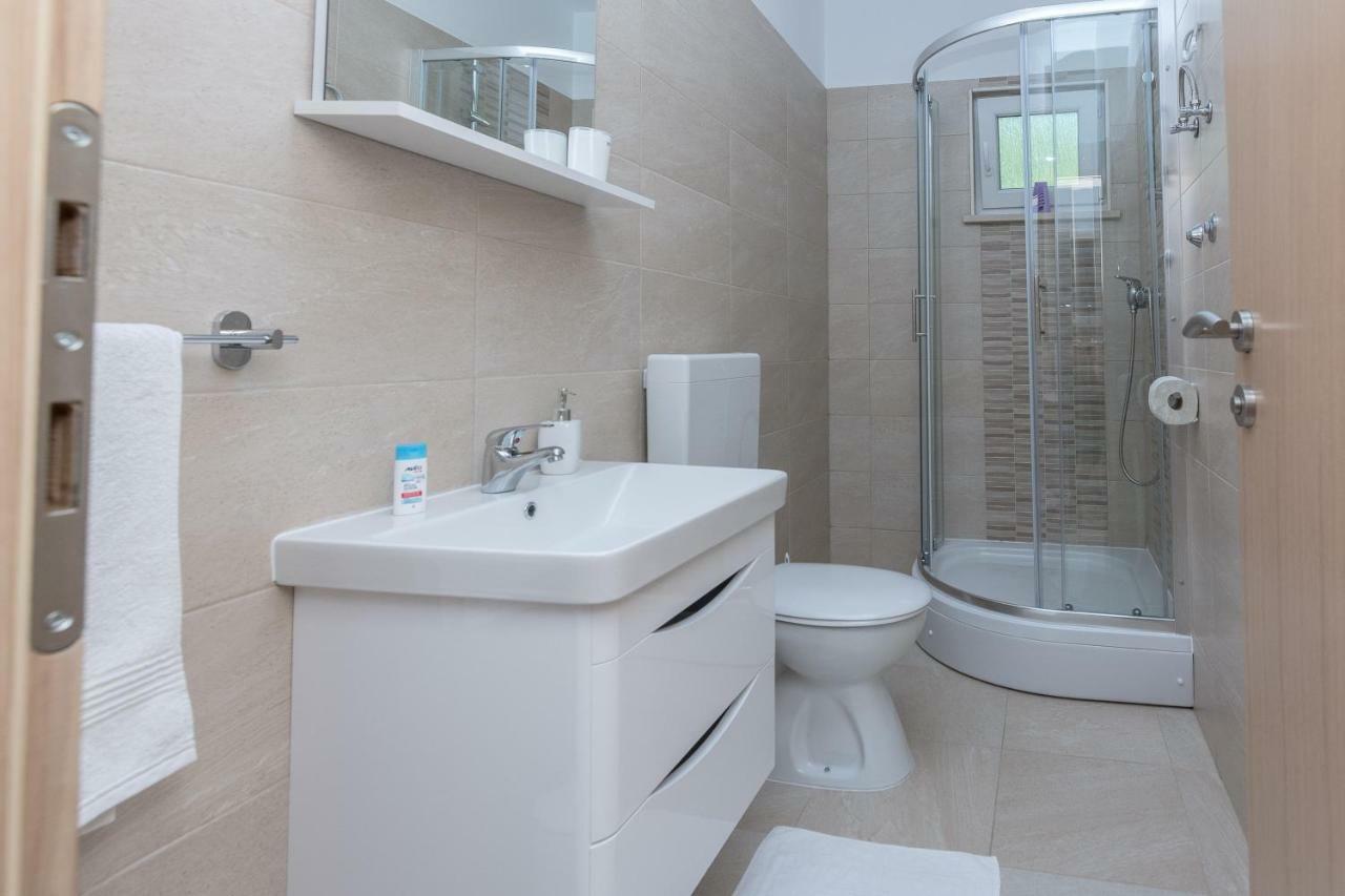 Apartmani Jadranka Starigrad Paklenica Exterior foto